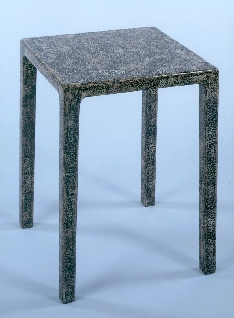 Table d'appoint snake noir, collection du Mobilier national