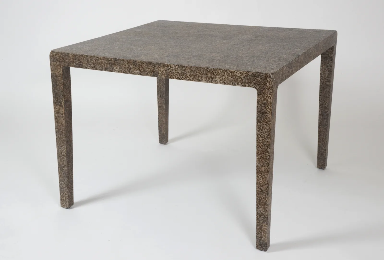 Table H73 en laque coquille d'œuf, café pépite, collection du Mobilier national