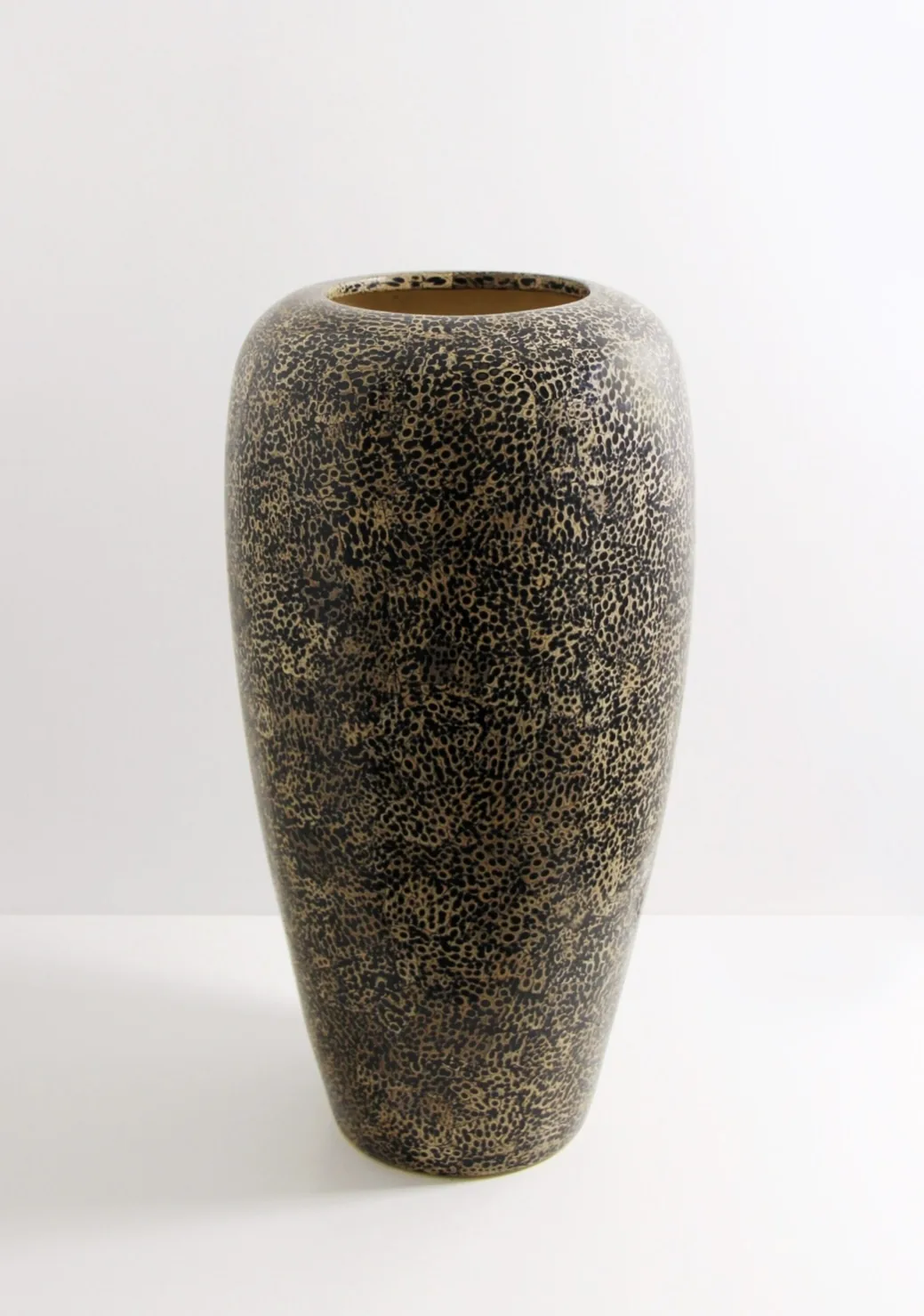 Vase N°9 snake en laque coquille d'œuf, Galerie Romain Morandi